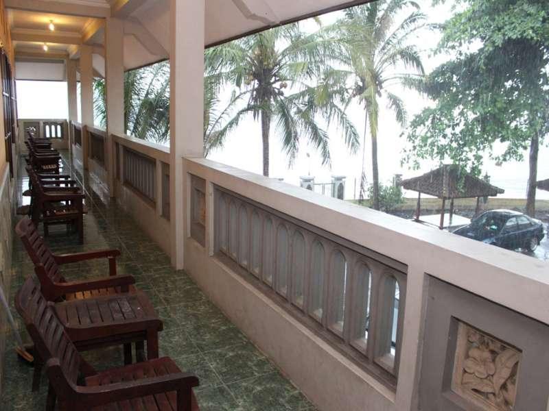 Baru Dua Beach Hotel Banyuwangi  Exterior photo