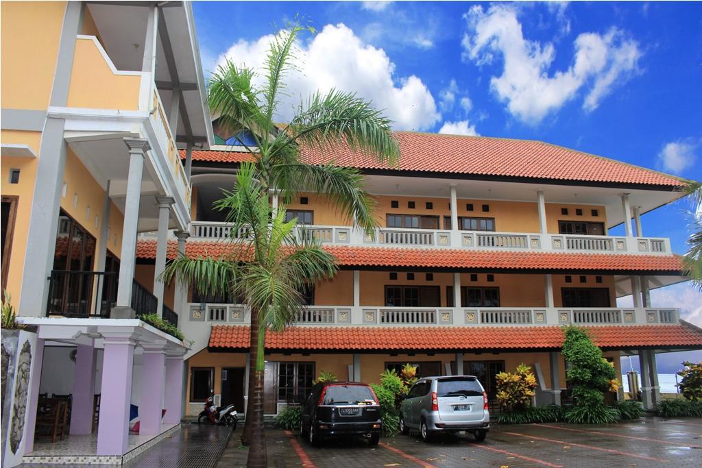 Baru Dua Beach Hotel Banyuwangi  Exterior photo