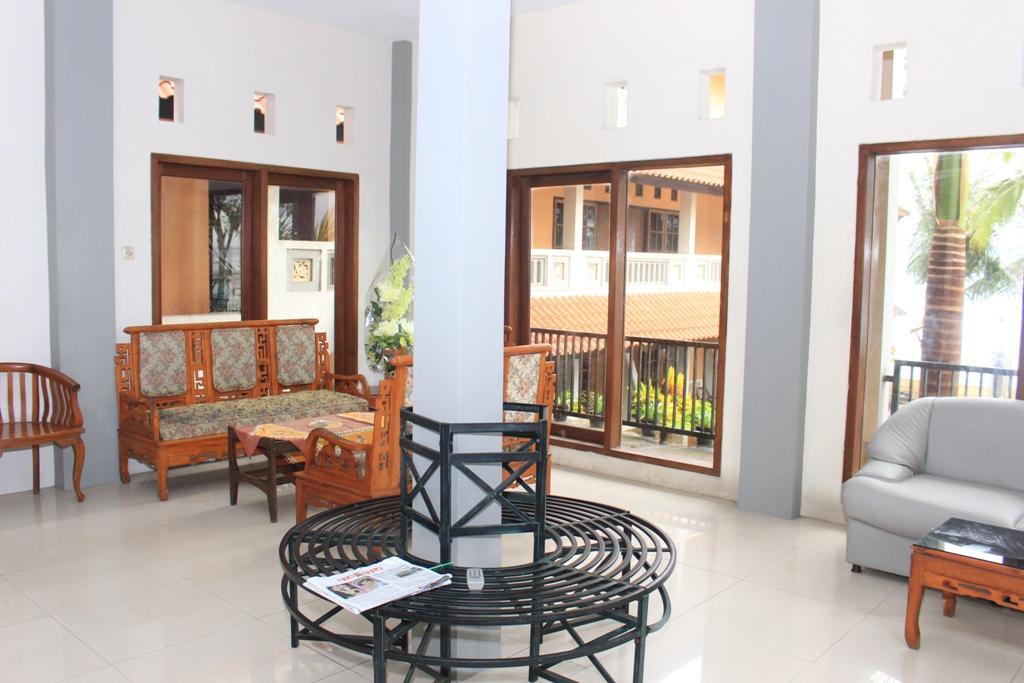 Baru Dua Beach Hotel Banyuwangi  Exterior photo